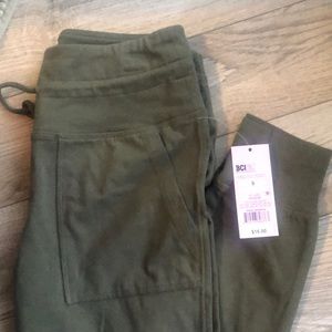 Women’s high waisted leggings with pockets
